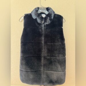 Chico’s faux fur and knit vest size medium